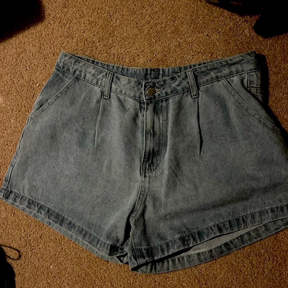 Light wash, pleated jean shorts.